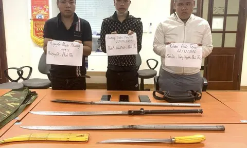 Hai thanh niên vác hung khí kéo lê trên đường 'dương oai' và cái kết đắng