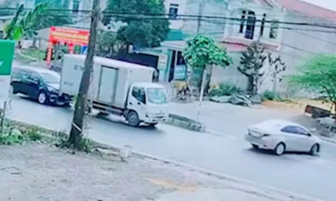 Clip: Ô tô quay đầu bất ngờ gây ra tai nạn liên hoàn