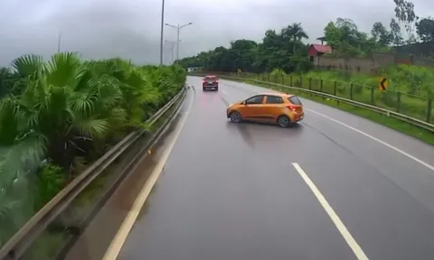 Clip: Ô tô đột ngột quay đầu trên cao tốc suýt va chạm xe khác