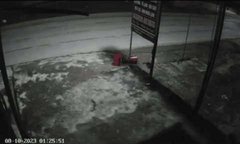 Camera bóc 25 giây trước khoảnh khắc kinh hoàng của thanh niên nằm giữa đường