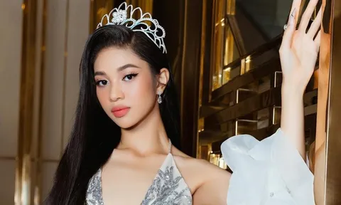 Á hậu Minh Kiên 'cầu cứu' một người ngay tại sự kiện, lý do là gì?