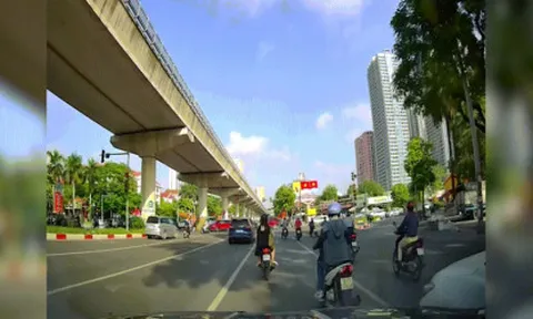 Clip: Ô tô len lỏi lấn làn và cái kết "đứng hình"