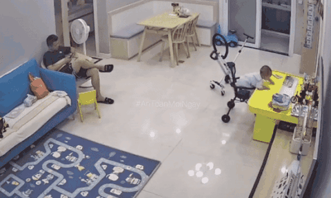 Khoảnh khắc bé trai chới với sắp rơi xuống đất, diễn biến phía sau càng thót tim