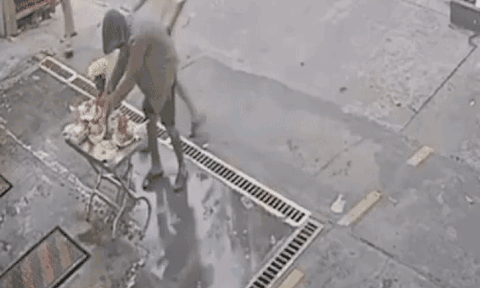 Đi giật cô hồn bằng xế xịn, thanh niên còn được khen vì một hành động