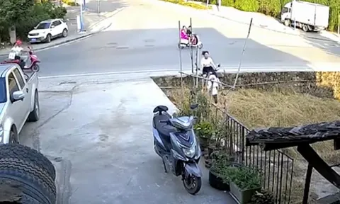 Clip: Ninja lao xe máy như tên bắn qua ngã ba giao cắt