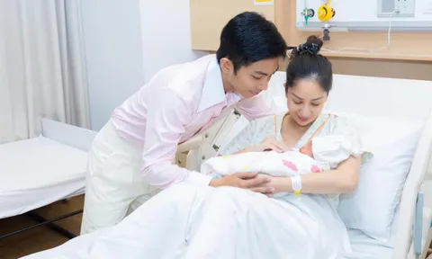 Khánh Thi vừa hạ sinh con thứ ba, hé lộ hình ảnh đầu tiên của nhóc tỳ