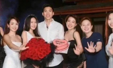 Full HD hậu trường Đoàn Văn Hậu cầu hôn bạn gái