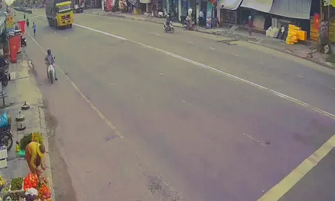 Clip: Thanh niên phóng nhanh va chạm với xe máy sang đường thiếu quan sát