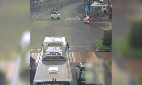 Clip: Pha drift như trong phim tránh va chạm trong tích tắc