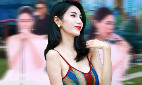 Xôn xao hình ảnh Thủy Tiên ngồi hát trong 'công viên thủy tinh'?