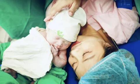 Nữ MC nổi tiếng hạ sinh nhóc tỳ thứ 3