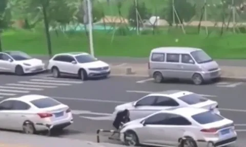 Clip: Khi chị em ghép xe theo phong cách "siêu nhân"