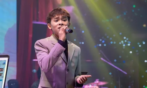 Nhập hội cover 'Ngày mai người ta lấy chồng', giọng hát Hồ Văn Cường gây bất ngờ