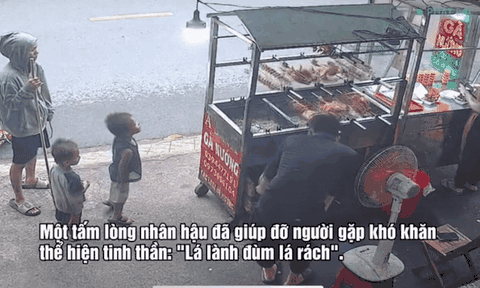 3 mẹ con đi nhặt ve chai và hành động ấm áp của chị chủ quán bán cút nướng
