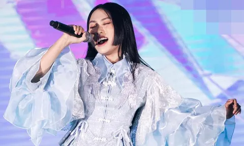 Phương Mỹ Chi trổ tài hò không nhạc trên sân khấu, có còn xứng danh 'Cô bé dân ca'?