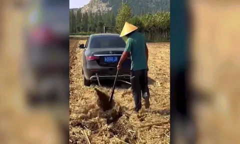 Clip: Khi đi cày chỉ vì đam mê, mang ô tô đi cày ruộng
