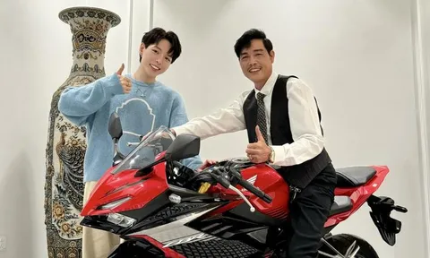 Đức Phúc chi gần trăm triệu đồng mua quà 'khủng' tặng bố nhân dịp sinh nhật