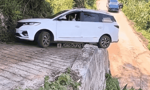 Clip: Tài xế ô tô với màn quay xe cực đẳng cấp trên con dốc hút 12 triệu lượt xem