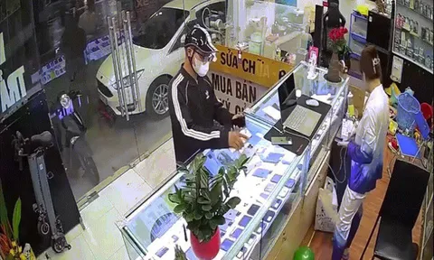 Clip: Tên trộm nhảy iPhone trong tích tắc khiến chủ quán ngỡ ngàng