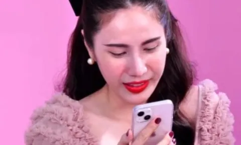 Nhận lời xin lỗi trên livestream, ca sĩ Thủy Tiên bất ngờ thốt lên câu này!