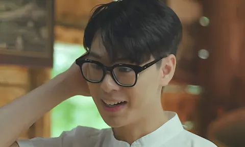 Chúng Ta Của 8 Năm Sau tập 10: Dương vui vẻ nhận quà từ trai lạ, đối phương đẹp ngang ngửa Lâm