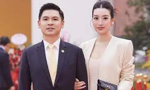 Đỗ Mỹ Linh sánh đôi bên cạnh chồng hậu sinh nở, toả ngời ngời khí chất 'phu nhân hào môn'