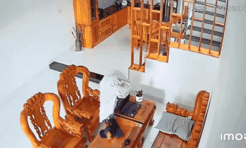 Đột nhập vào nhà chợt phát hiện có camera, tên trộm bày 'diệu kế' và cái kết