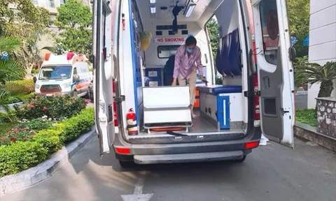 Nam Em xuất hiện trên xe cấp cứu sau nghi vấn sẩy thai?