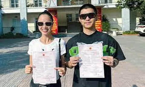 Một cặp đôi Vbiz đăng ký kết hôn sau gần nửa năm làm đám cưới