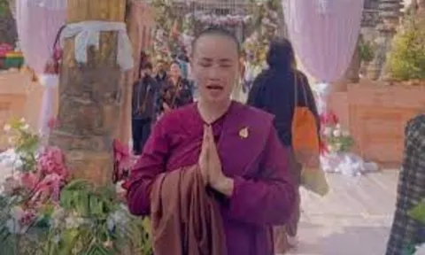 Nữ diễn viên 4 đời chồng bất ngờ xuống tóc xuất gia gieo duyên