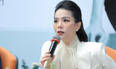 Lệ Quyên chua xót khi hát trước loe hoe khán giả, hưởng mức cát-xê 60 nghìn đồng