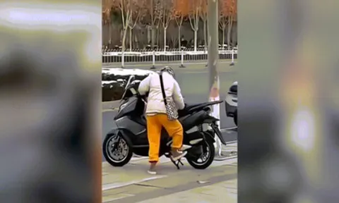 Clip: Pha dựng chân chống giữa có 1-0-2 của cô gái cực đáng yêu