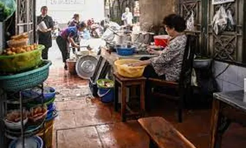 Vụ TikToker nổi tiếng bị đuổi khỏi quán phở vì ngồi xe lăn: Chủ quán phở lên tiếng