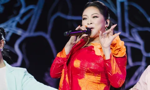 Như Quỳnh diện đồ đơn giản ngồi tập nhạc, ngoại hình lẫn giọng hát khiến dân mạng bàn tán