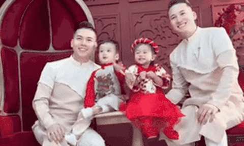 Hà Trí Quang- Thanh Đoàn đưa con đi chụp ảnh Tết, dân tình hết lời khen ngợi 2 thiên thần nhí