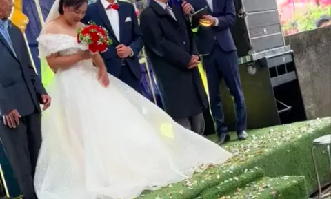 Cụ ông đại diện họ nhà trai phát biểu trong ngày trọng đại khiến quan khách nín thở hồi hộp