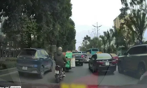Clip: Cười chảy nước mắt với pha "Nhất tiễn hạ song điêu" của xe máy