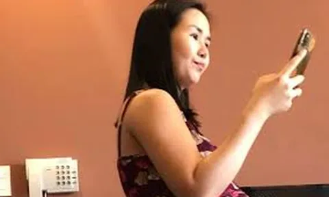 'Flex' tấm hình thời hoàng kim, Võ Hạ Trâm khiến dân tình cười nắc nẻ