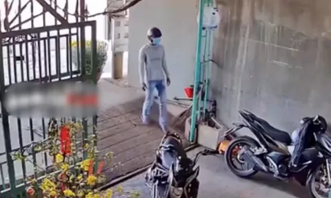 Nhân lúc gia chủ đang vui Tết, thanh niên lén vào trộm xe rồi vội vàng bỏ chạy