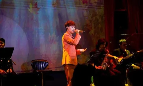 Hồ Văn Cường ngẫu hứng hát chay bài vọng cổ tặng khán giả trong đêm nhạc