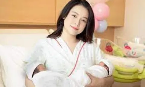 Sam sinh đôi, hé lộ những hình ảnh đầu tiên về hai nhóc tỳ
