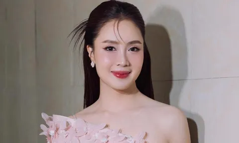 Hồng Diễm nói gì khi được hỏi về cảnh thân mật với Quang Sự trong phim mới?