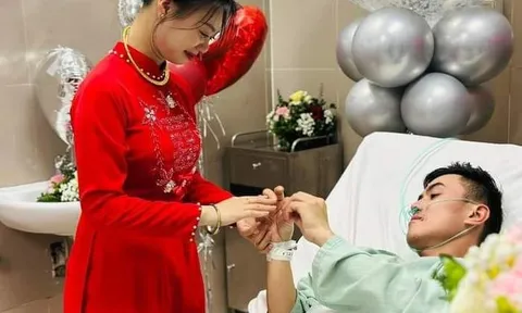Xúc động lễ cưới có một không hai, cô dâu đến bên giường bệnh nhận nhẫn cưới của chú rể