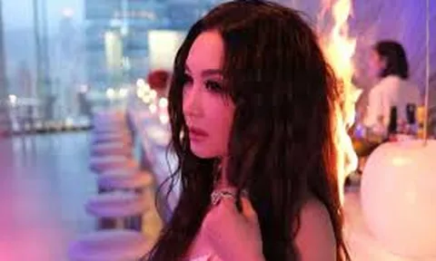 Sao nữ nổi tiếng gặp sự cố hi hữu, tóc bắt lửa cháy như ngọn đuốc khi đang chụp ảnh