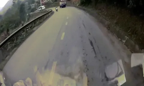 Clip: Thót tim ô tô mất phanh khi đổ đèo và pha thoát nạn ngoạn mục