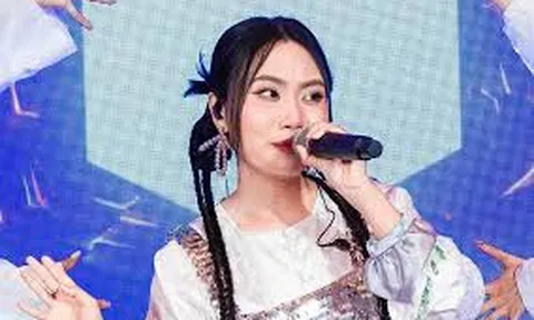 Phương Mỹ Chi phản ứng ra sao khi gặp lại 'tình cũ' trong show diễn?