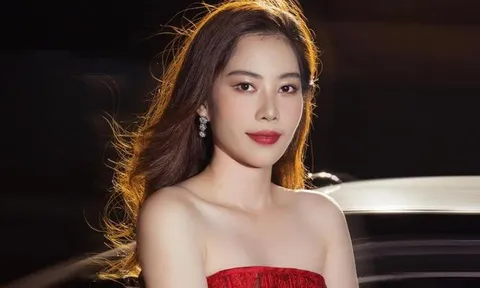 Nam Em có hành động khó hiểu khi livestream bán hàng