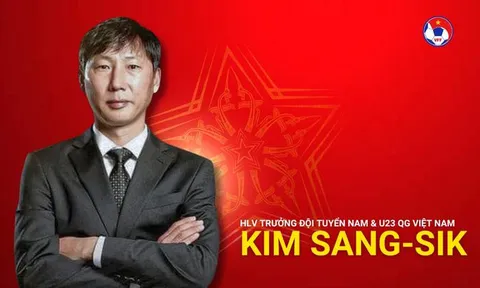 Đừng chỉ mong HLV Kim Sang Sik sẽ giỏi hơn HLV Park Hang Seo!