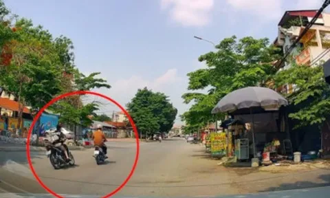 Clip: Va chạm nảy lửa, thanh niên đứng dậy như chưa hề có gì xảy ra