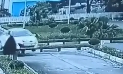 Clip: Hú hồn pha vượt chướng ngại vật "đi vào lòng đất" của học viên học lái